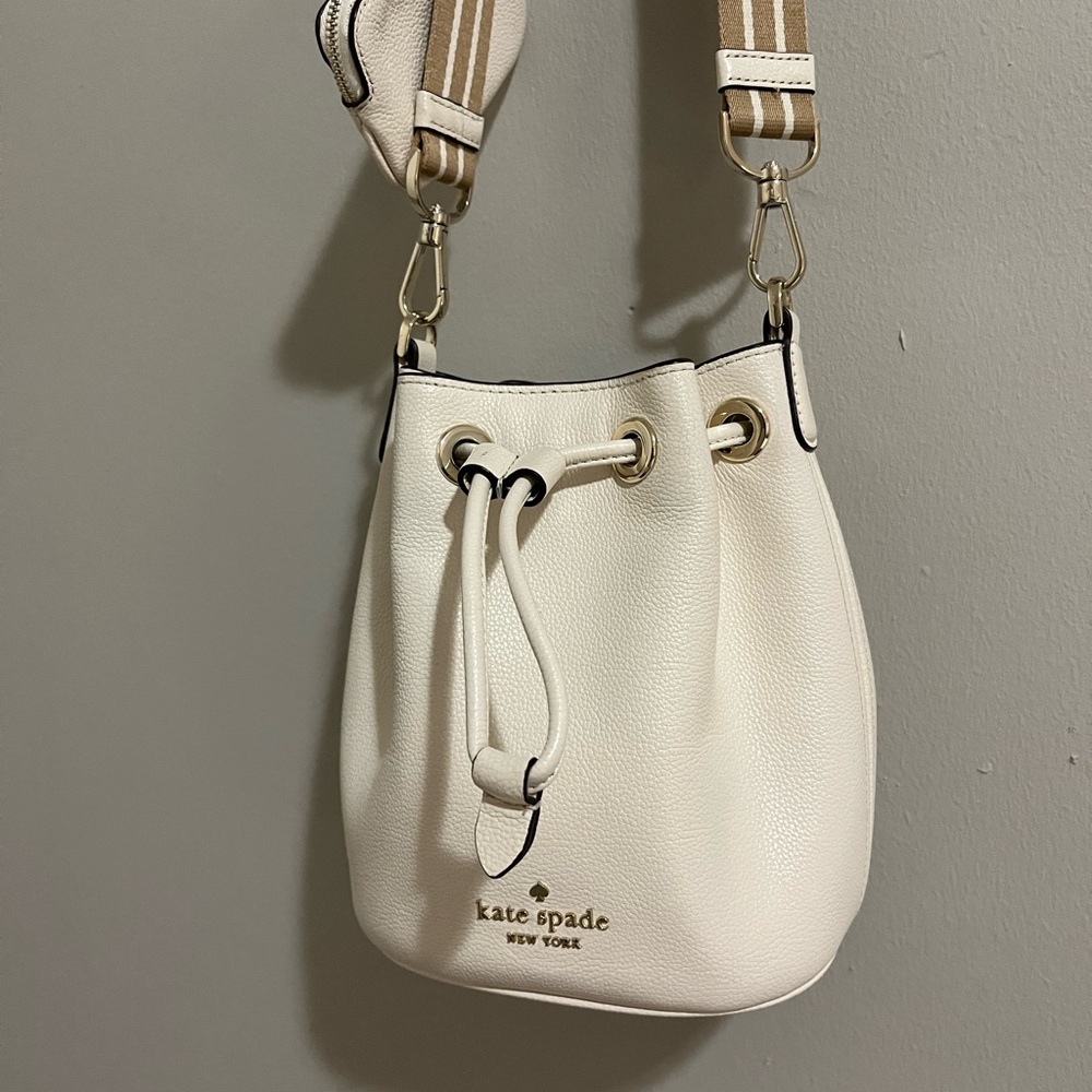 Kate Spade New York Bucket Bag - Picture 3 of 8